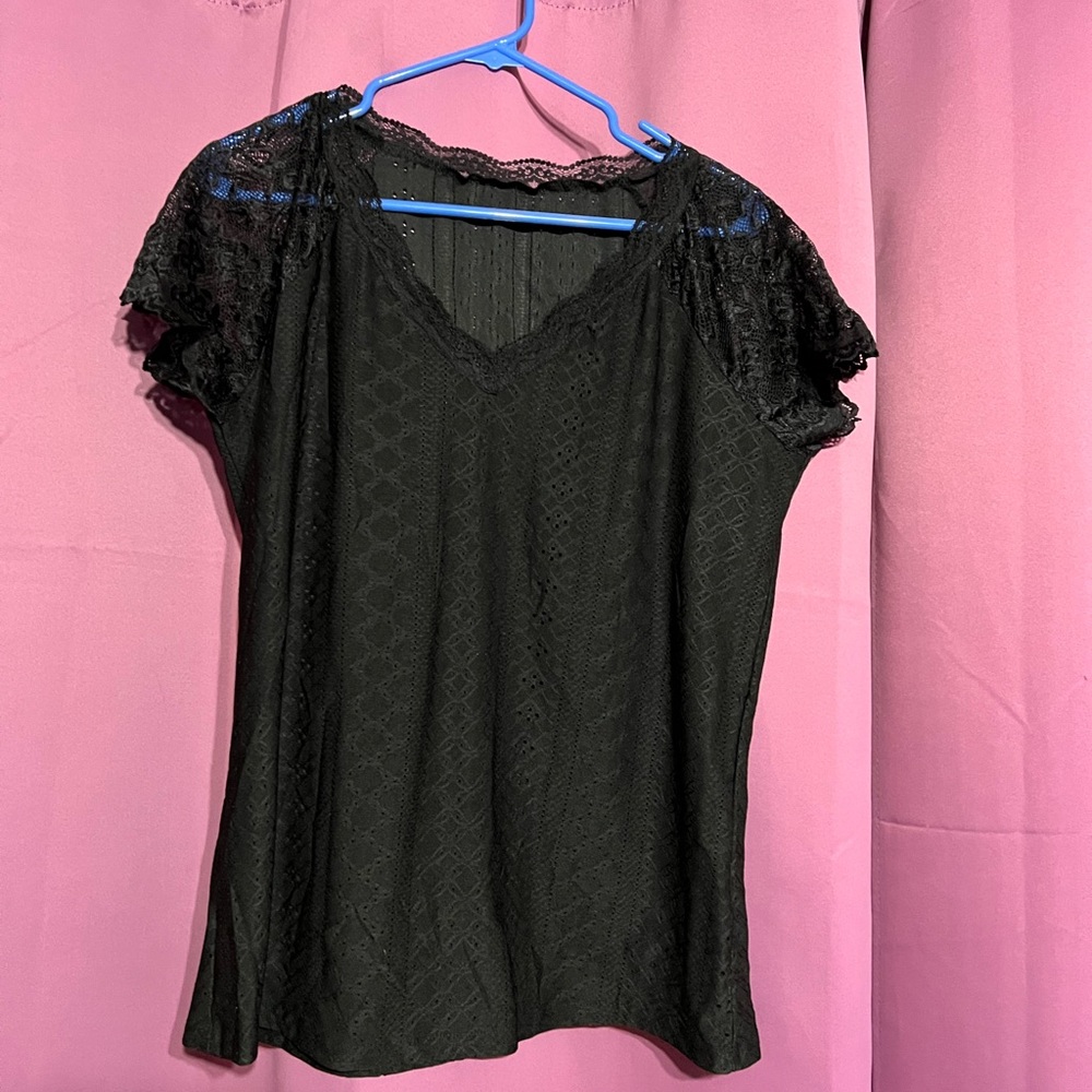 Perout black lace top